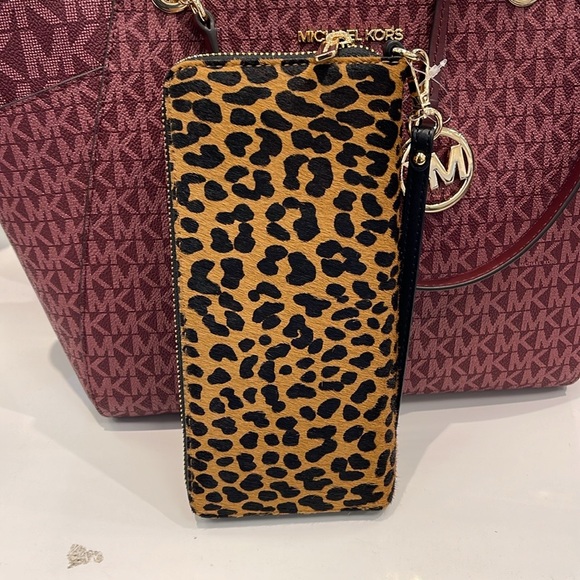 MICHAEL KORS
Leather Lg Continental Wristlet Phone Wallet Exotic Print Hair Calf - Picture 4 of 16